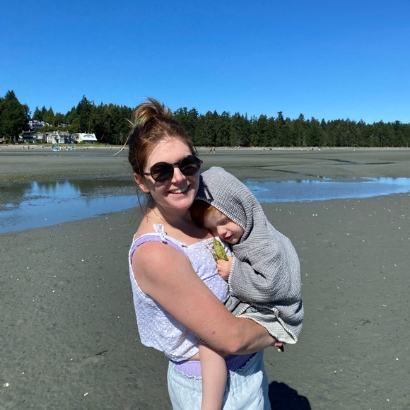 Meet your Posher, Allison - Picture 1 of 3